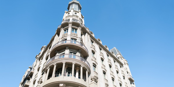 Pintar Fachadas de Empresas / Negocios / Locales Comerciales en Barcelona · Restauración de Fachadas Antiguas