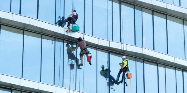 Trabajos Verticales en Fachadas de Edificios / Viviendas Barcelona · Pintado Económico y Rápido de Fachadas