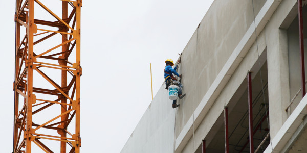 Trabajos Verticales en Fachadas de Edificios / Viviendas Barcelona · Pintar Edificios de Construcción de Obra Nueva